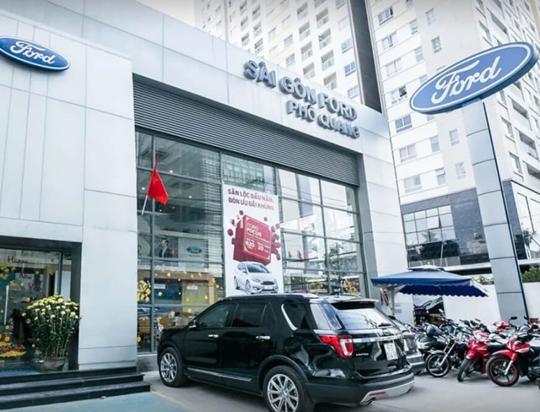 Showroom FORD Phổ Quang